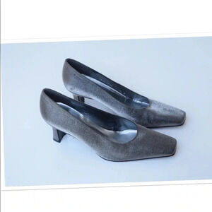 Stuart Weitzman pumps